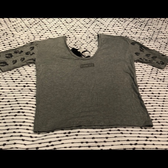 Scoop neck top🍒 - Picture 2 of 4